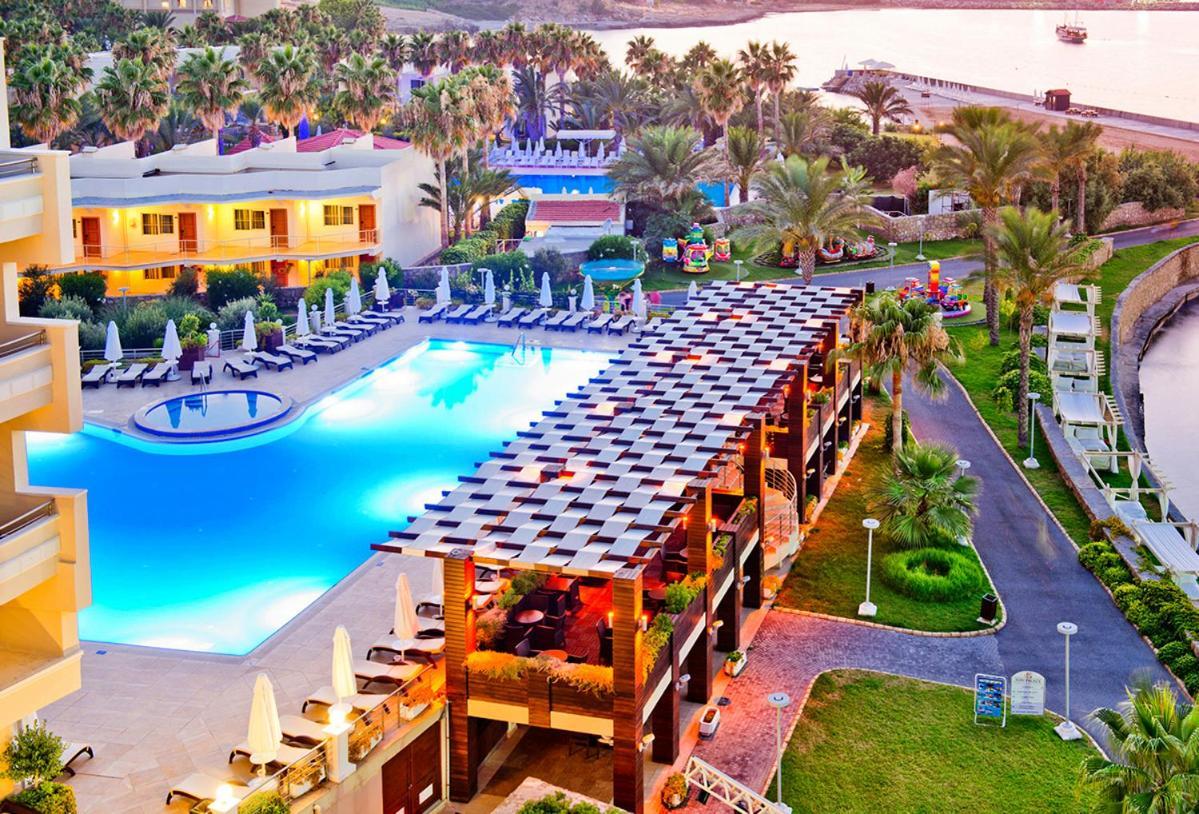 كيرينيا Vuni Palace Premium Hotel & Spa & Casino Beachfront Location ! المظهر الخارجي الصورة