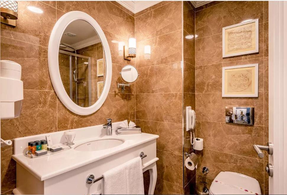 كيرينيا Vuni Palace Premium Hotel & Spa & Casino Beachfront Location ! المظهر الخارجي الصورة