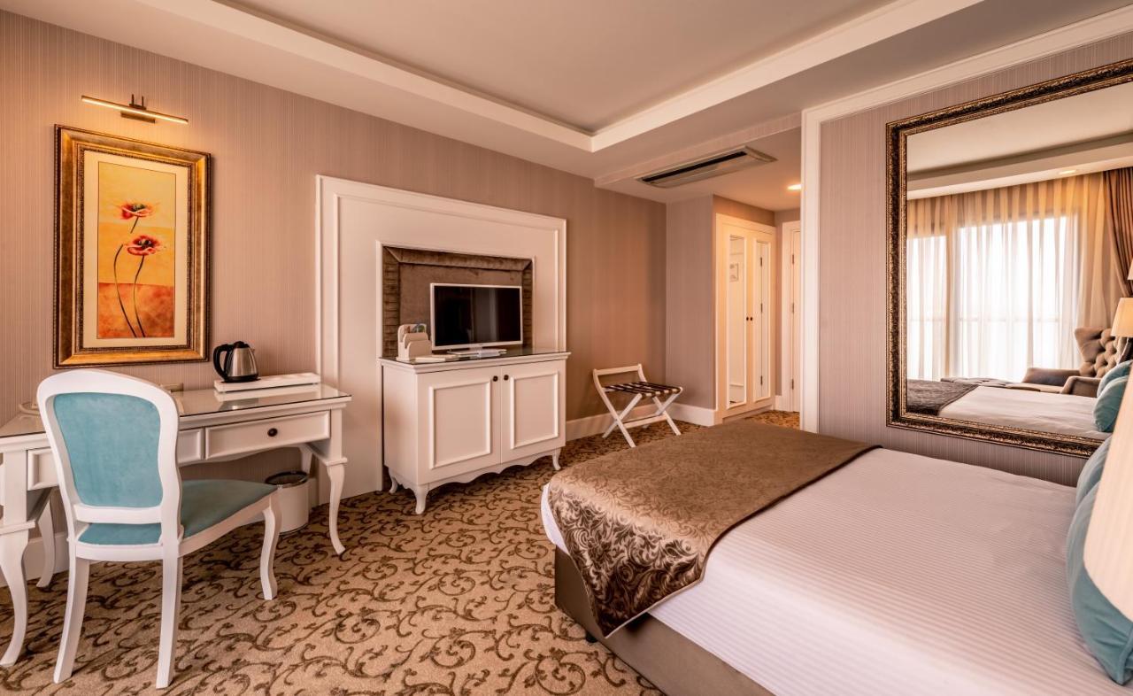 كيرينيا Vuni Palace Premium Hotel & Spa & Casino Beachfront Location ! المظهر الخارجي الصورة