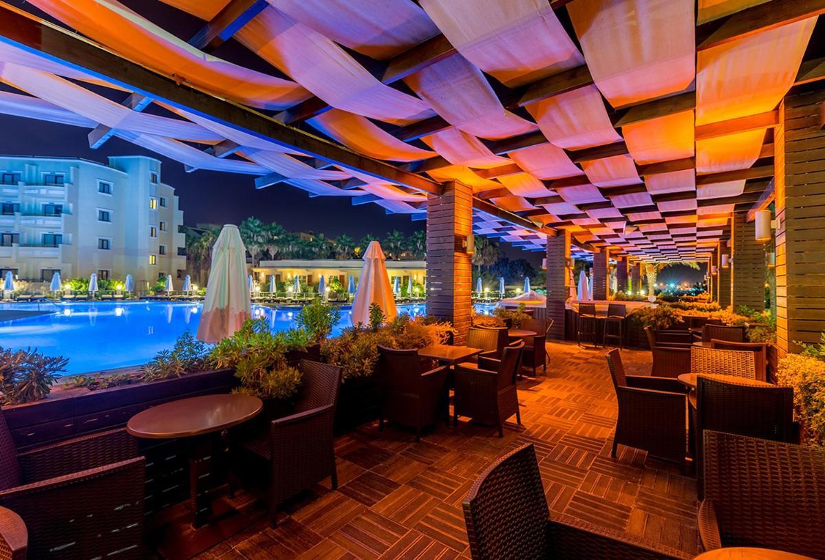 كيرينيا Vuni Palace Premium Hotel & Spa & Casino Beachfront Location ! المظهر الخارجي الصورة