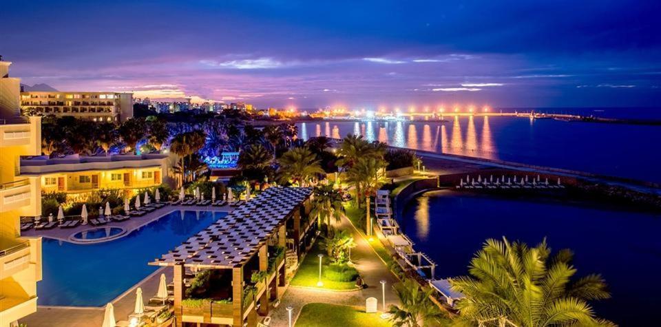 كيرينيا Vuni Palace Premium Hotel & Spa & Casino Beachfront Location ! المظهر الخارجي الصورة